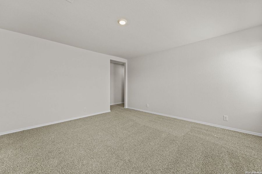 Spacious, unfurnished interior of a new home in Hunters Ranch, San Antonio (Image 28).