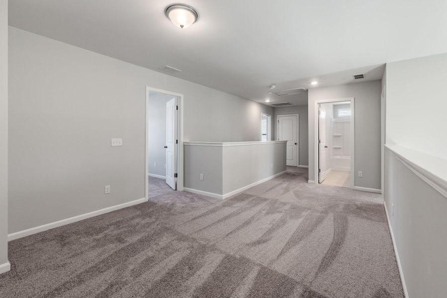 Spacious, unfurnished interior of a new home in Parker's Preserve, Ridgeville (Image 8).