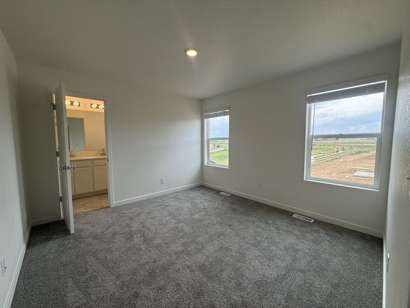 Spacious, unfurnished interior of a new home in Granary, Johnstown (Image 25).