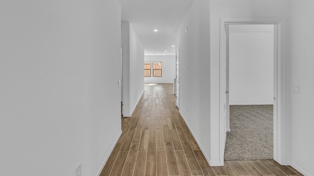 Spacious, unfurnished interior of a new home in Barnett Village, Marana (Image 28).