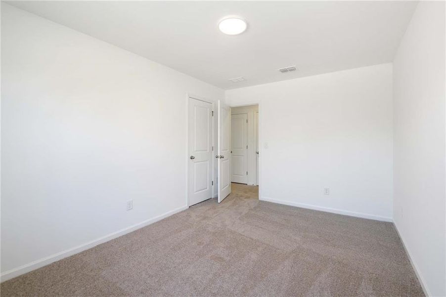 Spacious, unfurnished interior of a new home in The Pointe at Heron Bay, Locust Grove (Image 19).
