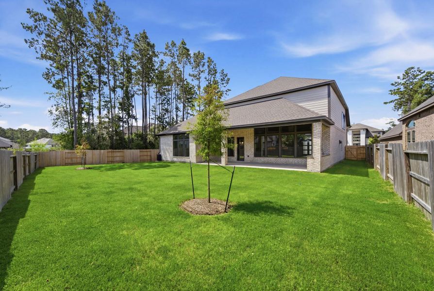 Exterior details and patio area of a home in Artavia 70′, Conroe (Image 24).