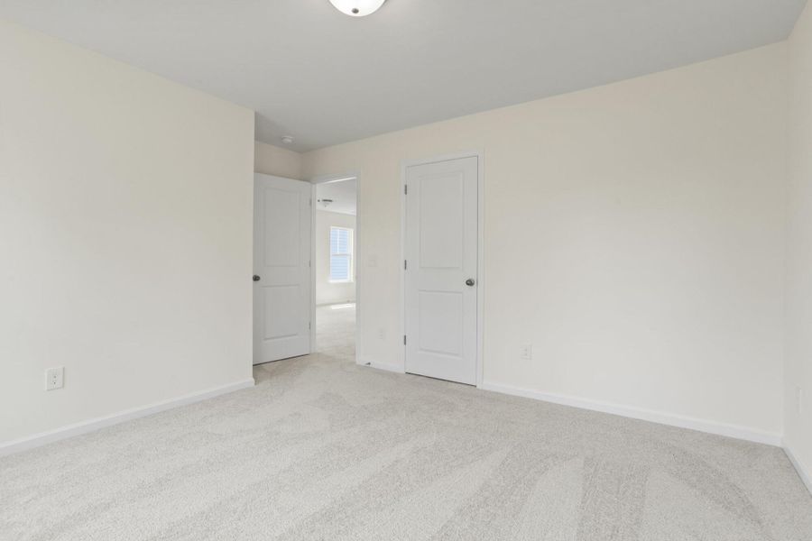 Spacious, unfurnished interior of a new home in Bellevue, Greenville (Image 23).