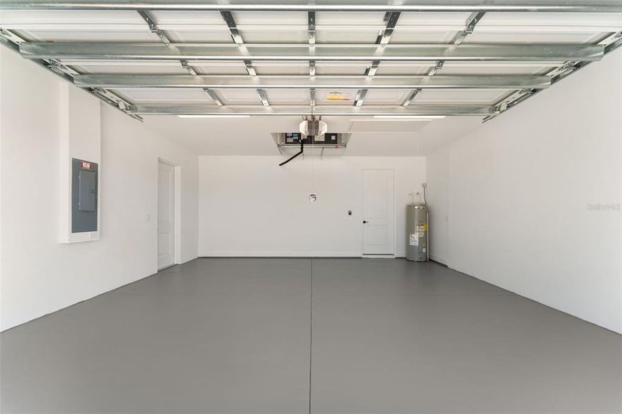 Spacious, unfurnished interior of a new home in , North Port (Image 32).