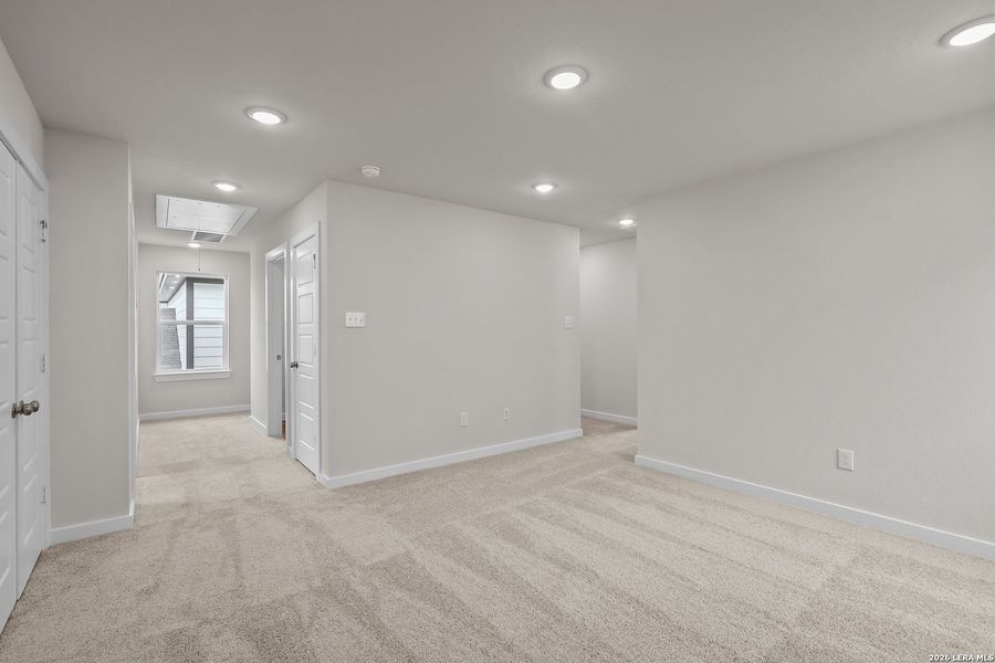 Spacious, unfurnished interior of a new home in Senna, Leon Valley (Image 17).
