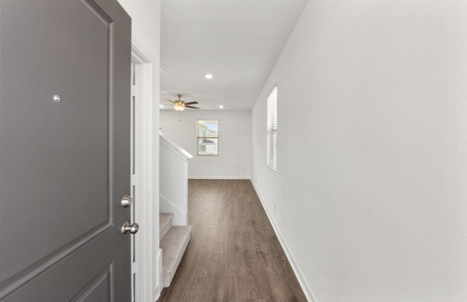 Spacious, unfurnished interior of a new home in Sunfield, Buda (Image 16).