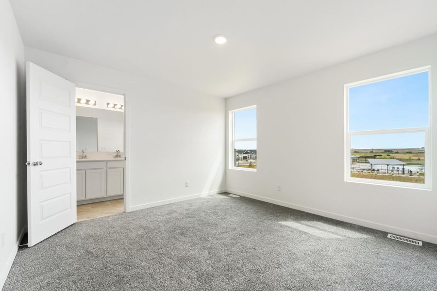 Spacious, unfurnished interior of a new home in Granary, Johnstown (Image 15).