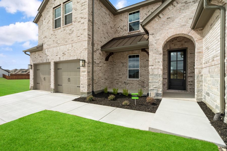 Exterior details and patio area of a home in Lake Breeze, Lavon (Image 3).