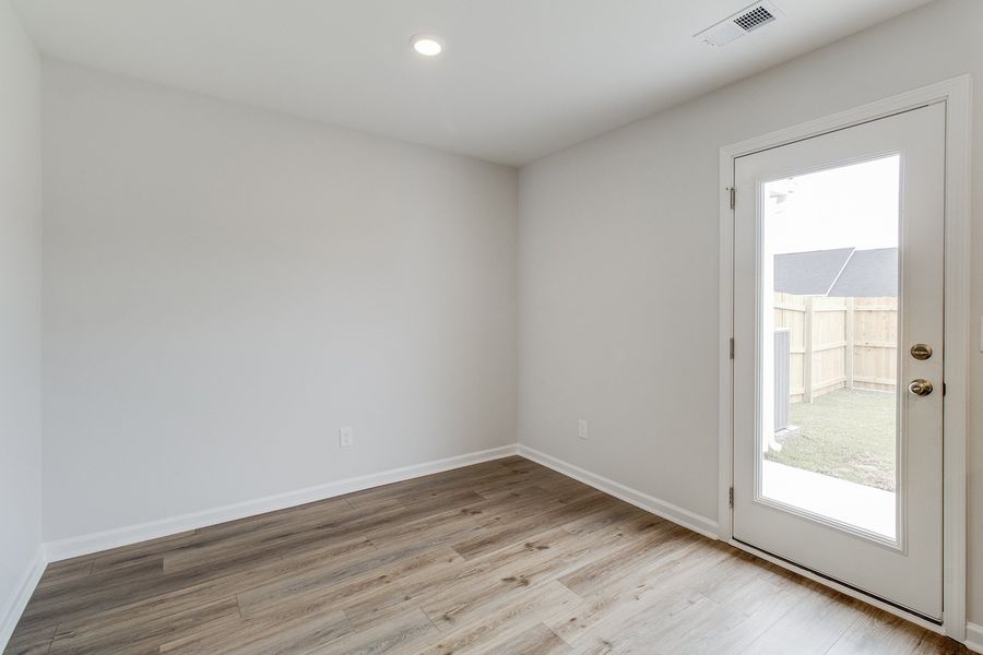 Spacious, unfurnished interior of a new home in Astoria, Columbia (Image 16).