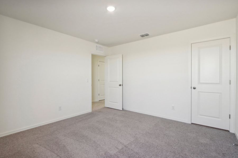 Representative unfurnished interior of a home built from the Eclipse by Starlight Homes in Laveen Farms, Phoenix (Image 20).