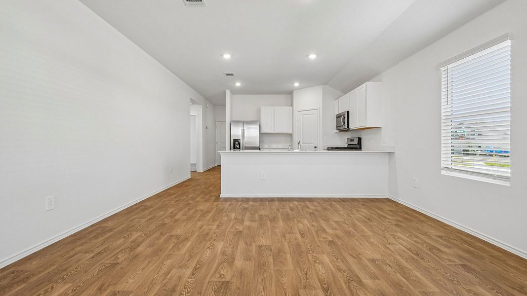 Spacious, unfurnished interior of a new home in Durango, Mustang Ridge (Image 25).