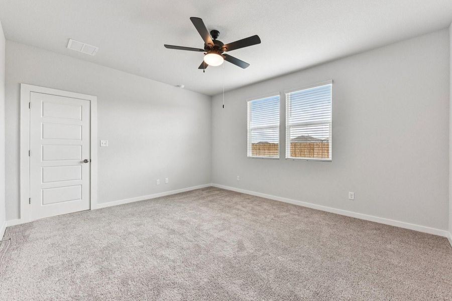 Spacious, unfurnished interior of a new home in Stallion Run, Buda (Image 25).