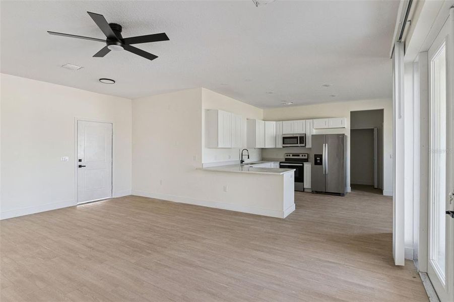 Spacious, unfurnished interior of a new home in , Kissimmee (Image 13).