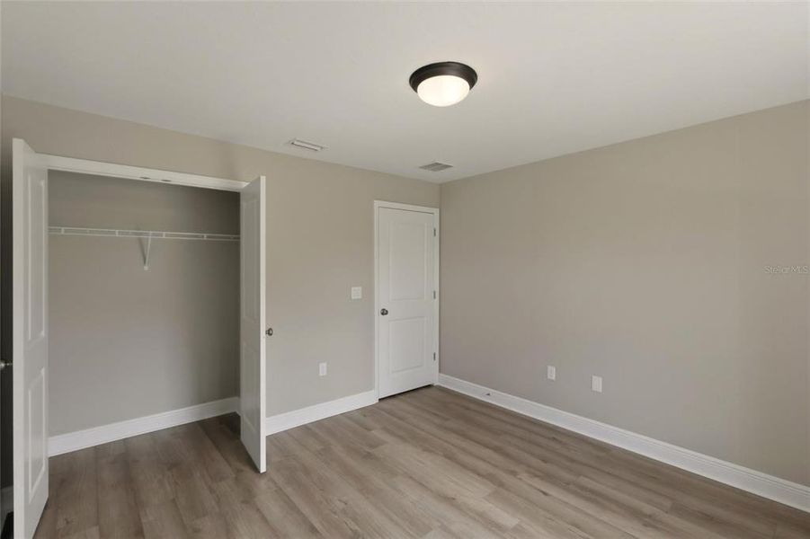 Spacious, unfurnished interior of a new home in , Sebring (Image 33).