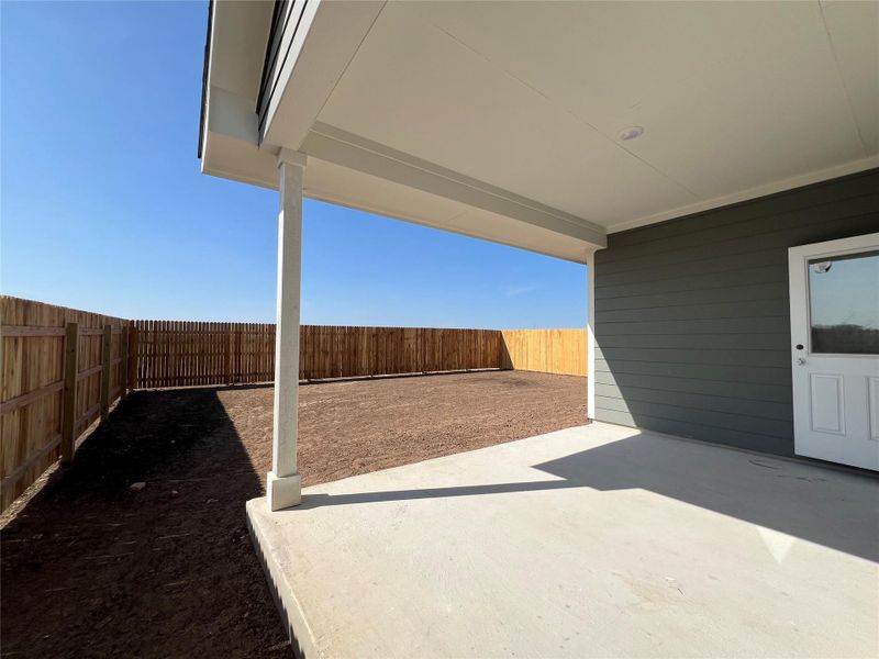Exterior details and patio area of a home in Rolling Glen, Hutto (Image 17).
