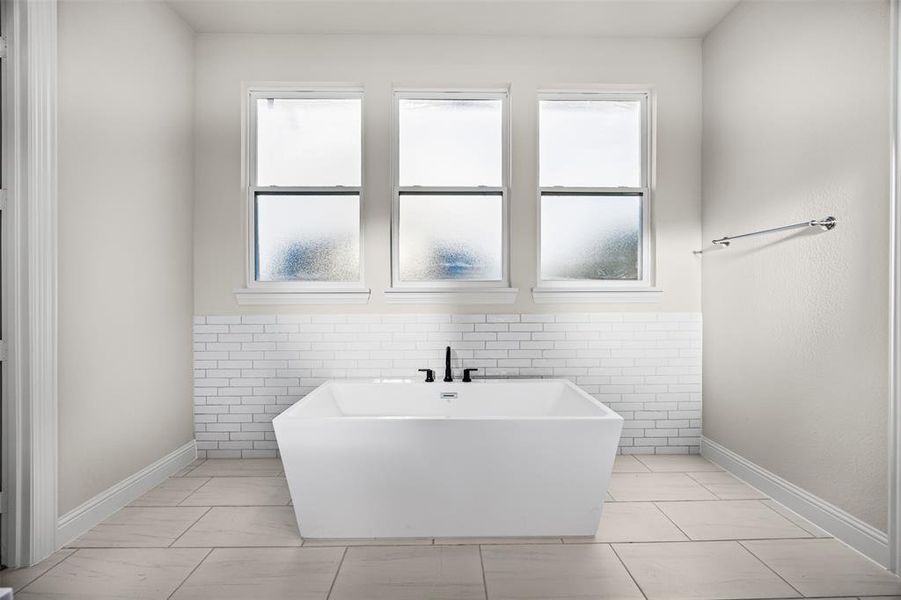 Furnished interior view inside a new home in Waterfall Ranch - 1 Acre Lots, Waxahachie (Image 9). Furnished interior view inside a new home in Waterfall Ranch - 1 Acre Lots, Waxahachie (Image 9).