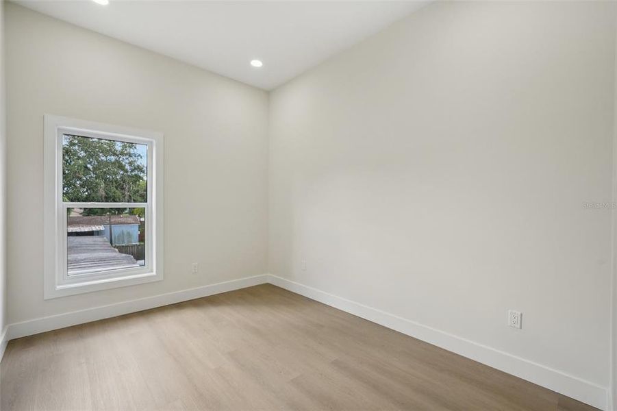 Spacious, unfurnished interior of a new home in , Largo (Image 19).
