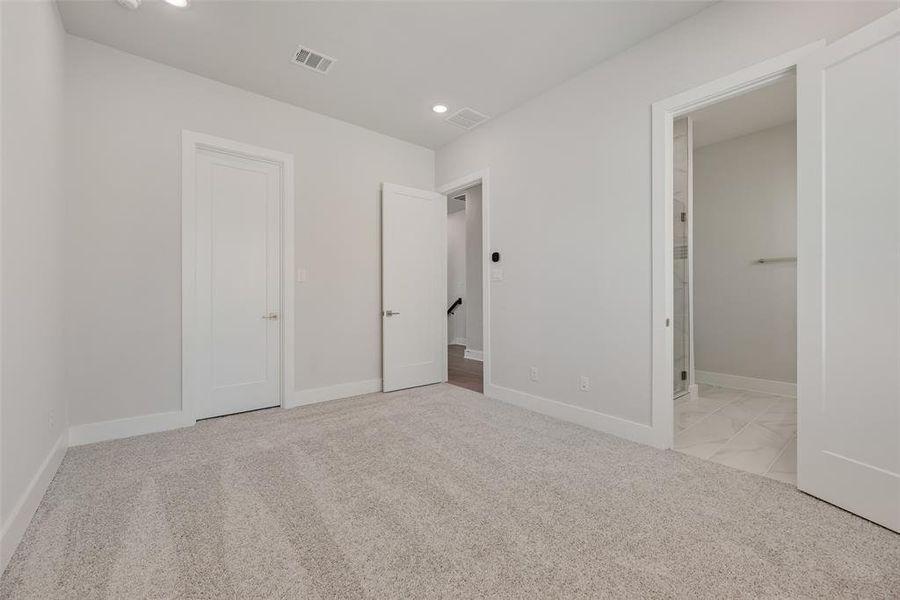 Spacious, unfurnished interior of a new home in Collin Creek, Plano (Image 16).