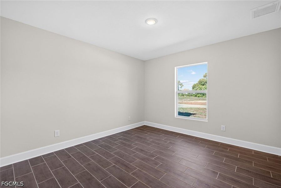 Spacious, unfurnished interior of a new home in Cape Coral, Cape Coral (Image 22).
