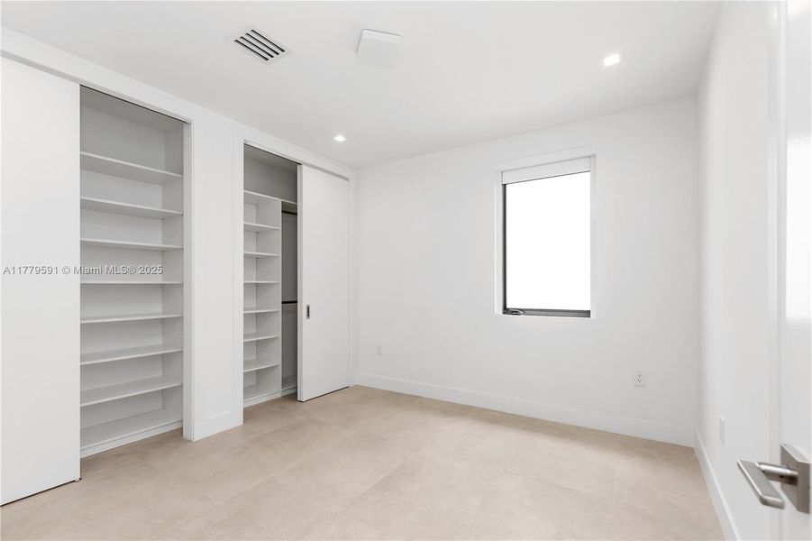 Spacious, unfurnished interior of a new home in , Miami (Image 21).