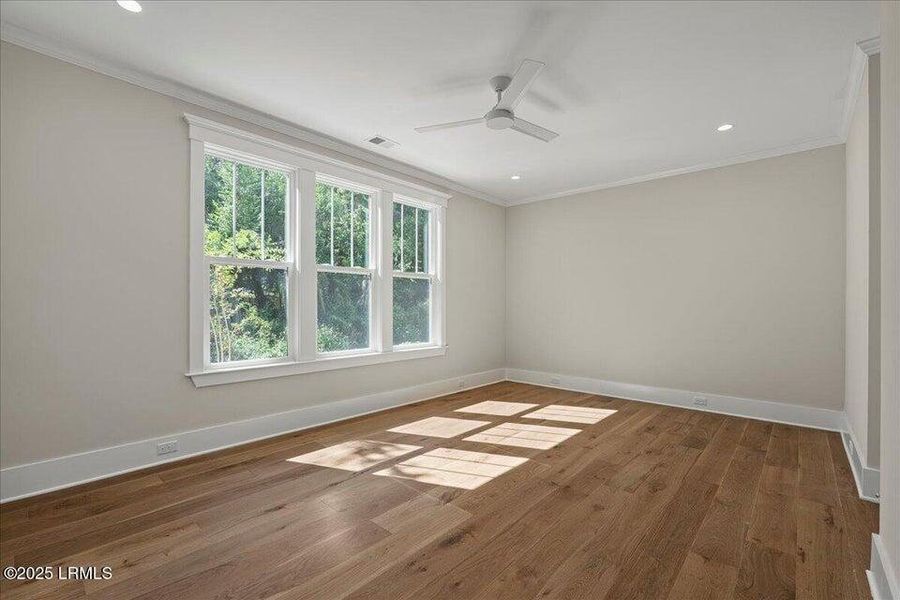 Spacious, unfurnished interior of a new home in , Beaufort (Image 17).