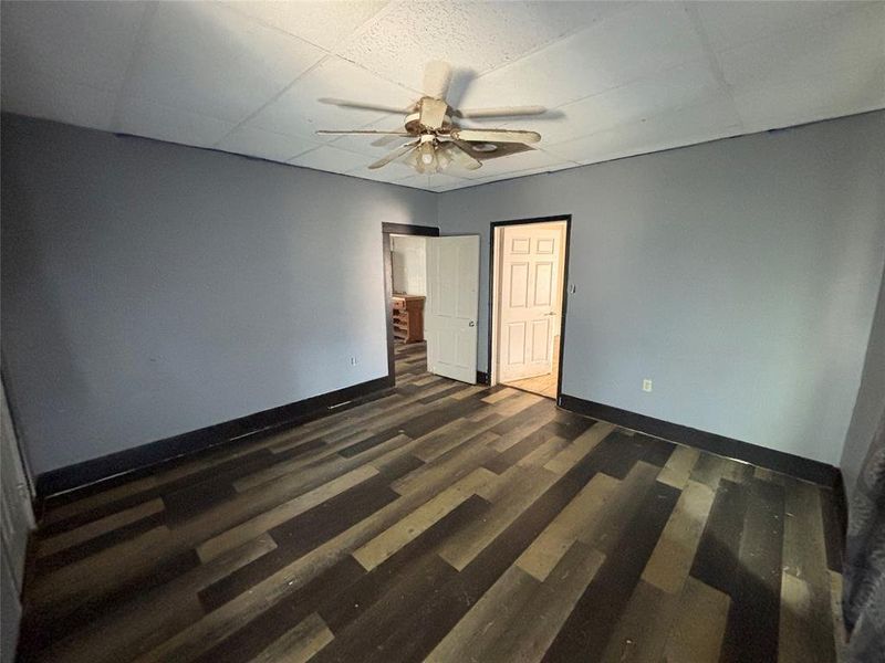 Spacious, unfurnished interior of a new home in , Cleburne (Image 8).