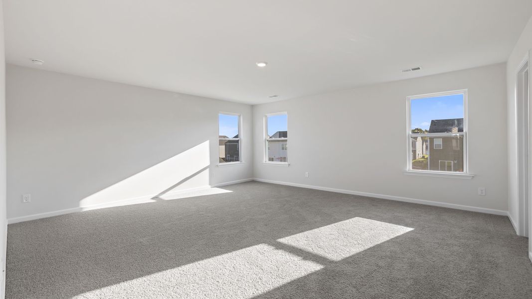 Spacious, unfurnished interior of a new home in Durbin Meadows Traditions, Fountain Inn (Image 28).