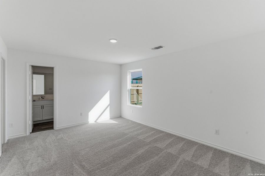 Spacious, unfurnished interior of a new home in Cinco Lakes, San Antonio (Image 14).