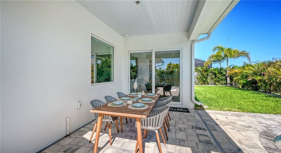 Exterior details and patio area of a home in , Bradenton (Image 34).