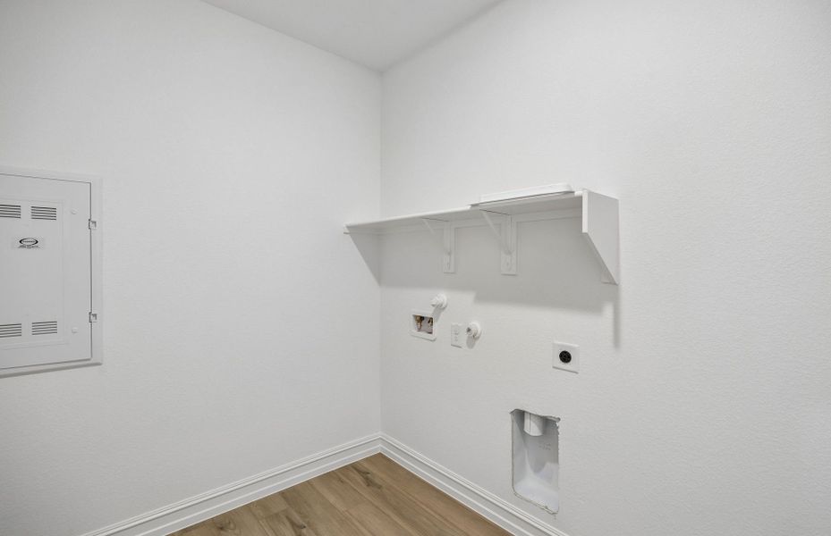 Spacious, unfurnished interior of a new home in Wilson Creek Meadows, Celina (Image 14).