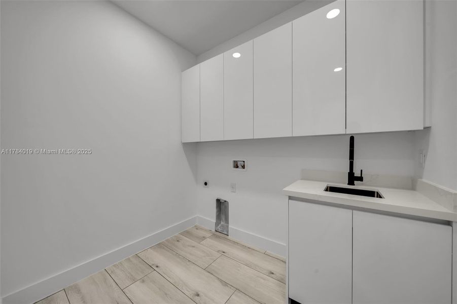 Furnished interior view inside a new home in , Cape Coral (Image 6).