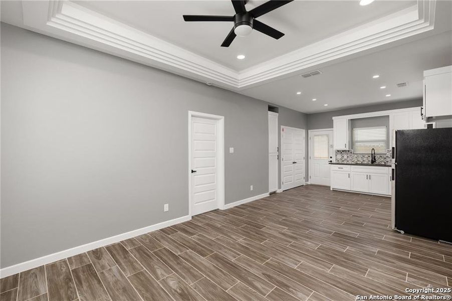 Spacious, unfurnished interior of a new home in , Edinburg (Image 12).