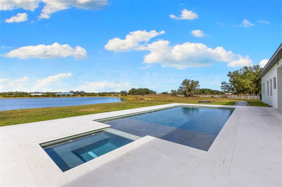 Exterior details and patio area of a home in , Myakka City (Image 32).