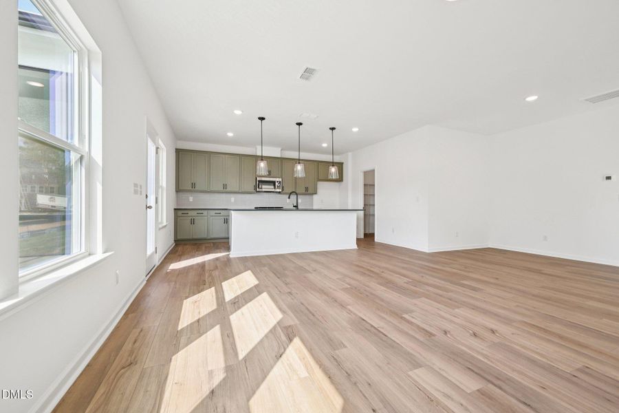 10-web-or-mls-Emeline Wy-S2703-010