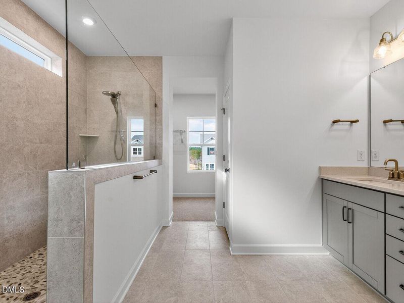 023-1280x960-primary-bath