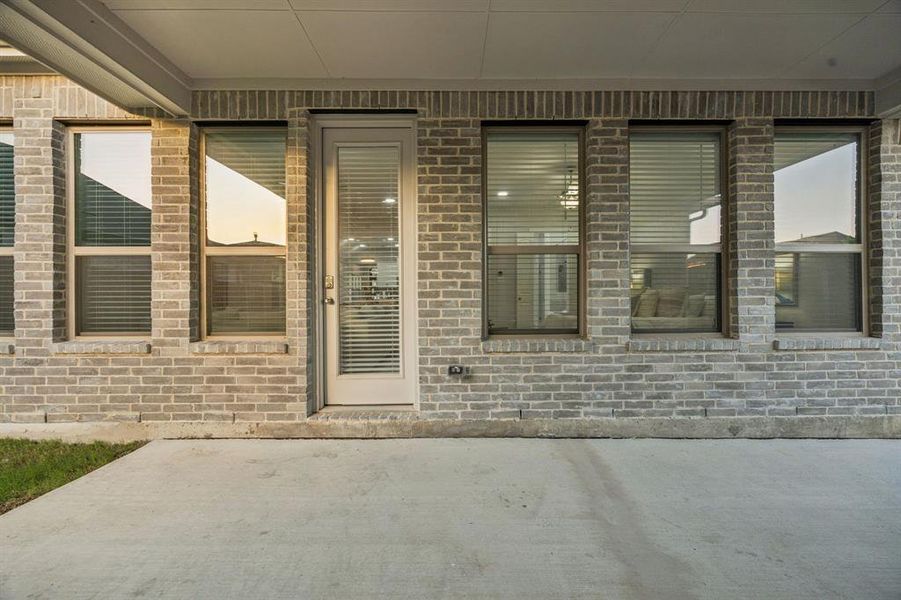 Exterior details and patio area of a home in Cambridge Crossing, Celina (Image 3).