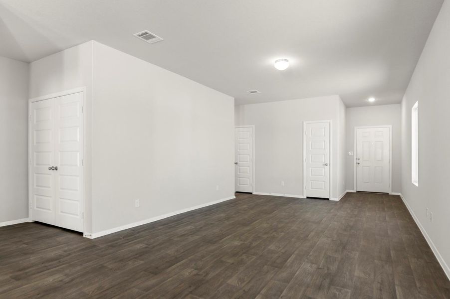 Spacious, unfurnished interior of a new home in Harvest Ridge, Elgin (Image 25).