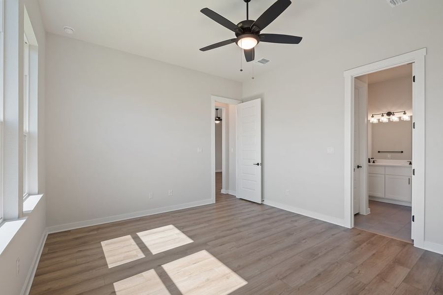 Spacious, unfurnished interior of a new home in Arbor Collection at Lariat, Liberty Hill (Image 31).