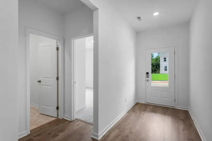 Spacious, unfurnished interior of a new home in Heritage River, Euharlee (Image 19).