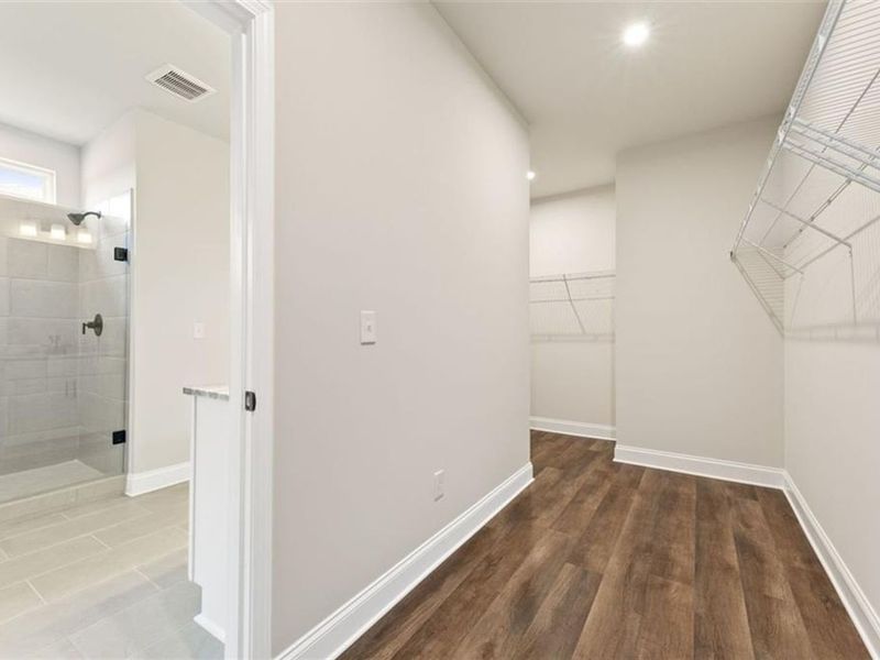 Spacious, unfurnished interior of a new home in Wehunt Meadows, Hoschton (Image 23).