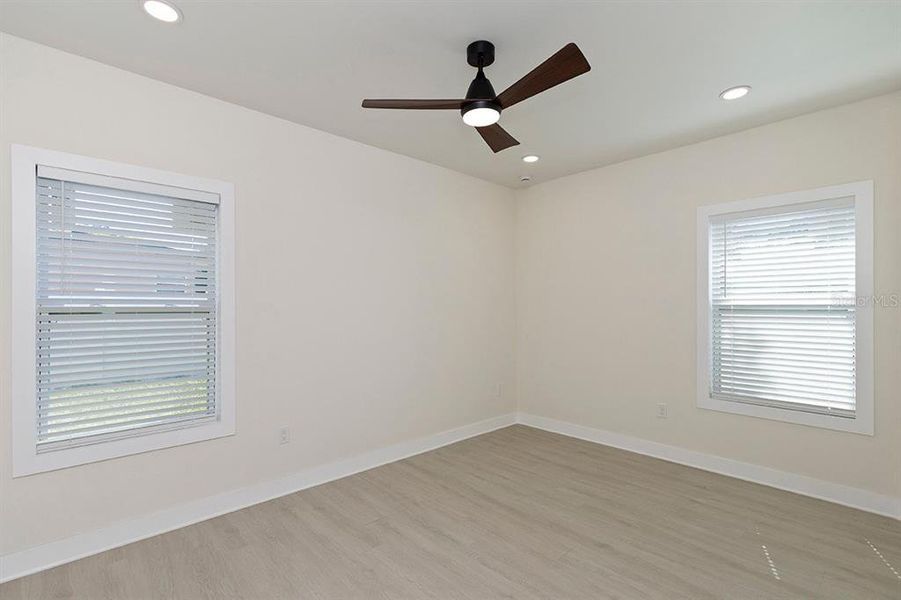 Spacious, unfurnished interior of a new home in , Tampa (Image 27).