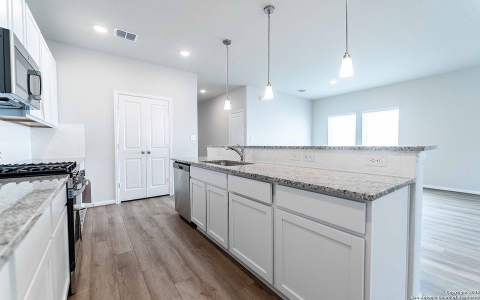 Furnished interior view inside a new home in Hennersby Hollow, San Antonio (Image 5). Furnished interior view inside a new home in Hennersby Hollow, San Antonio (Image 5).