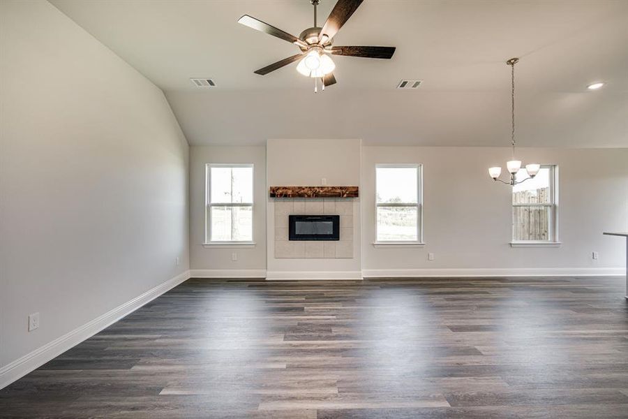 Spacious, unfurnished interior of a new home in , Corsicana (Image 11).