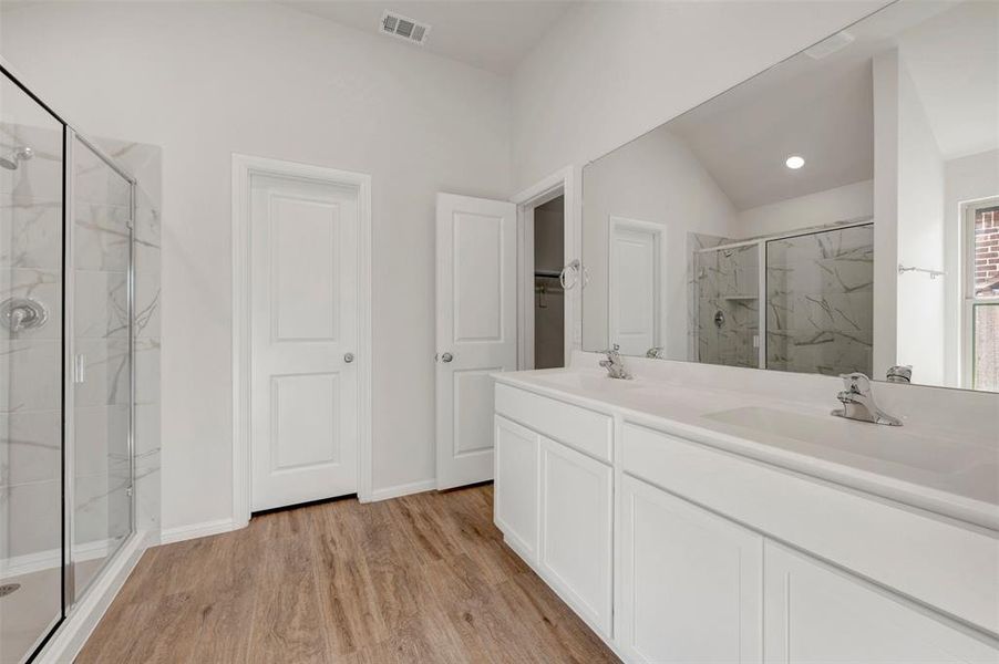 Furnished interior view inside a new home in Elevon, Lavon (Image 10).