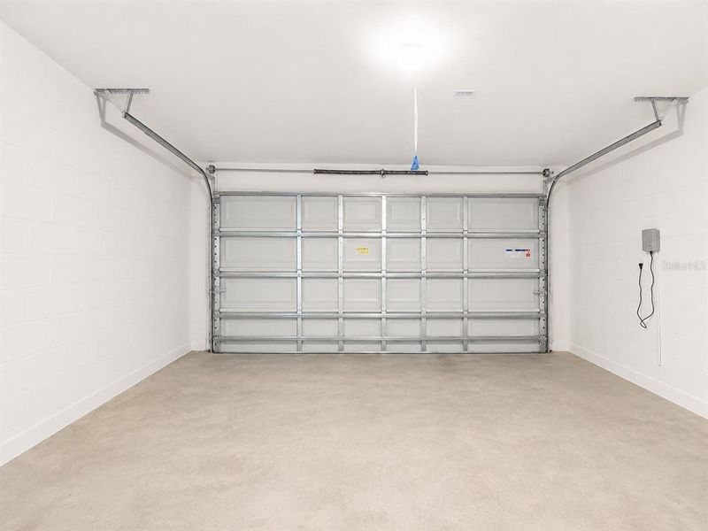 Spacious, unfurnished interior of a new home in Arbor Park, Leesburg (Image 6).