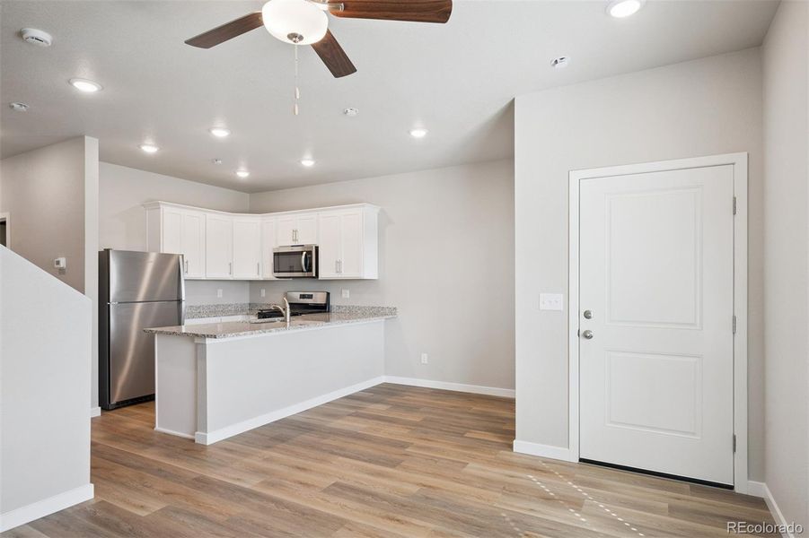 Spacious, unfurnished interior of a new home in Cottonwood Greens, Fort Lupton (Image 11).