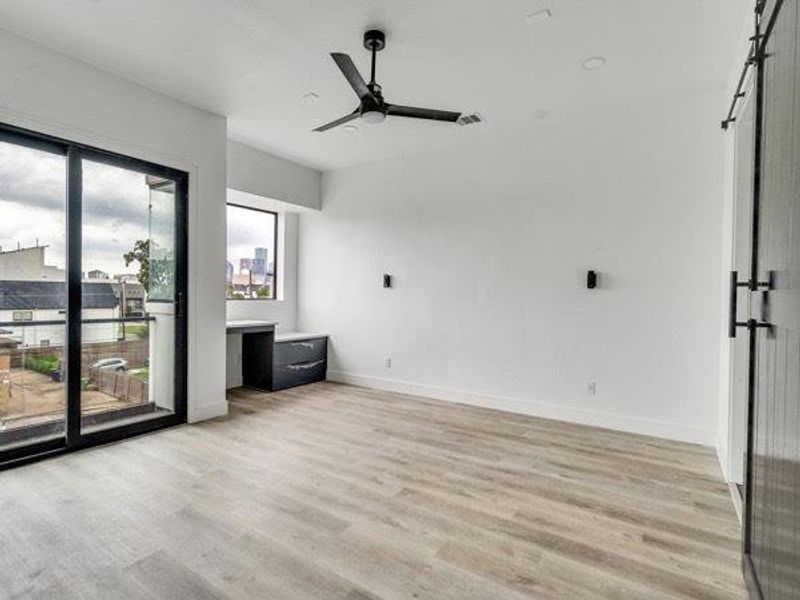 Spacious, unfurnished interior of a new home in , Houston (Image 32).