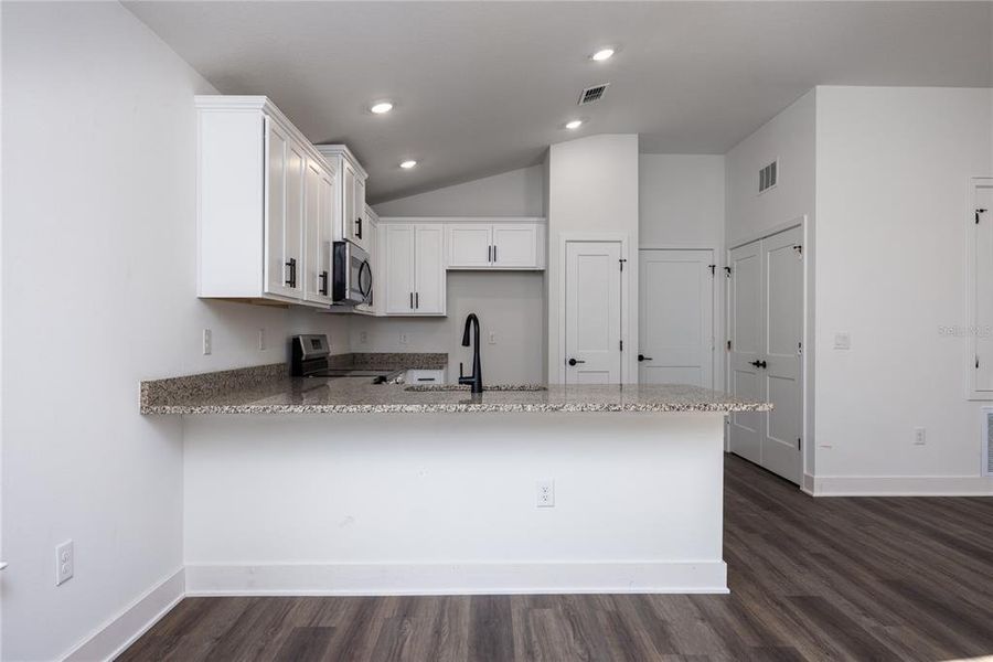 Furnished interior view inside a new home in Kirkland Farms, Alachua (Image 5).