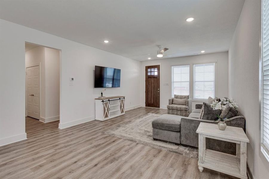 Furnished interior view inside a new home in Heritage Towne, Grand Prairie (Image 8).