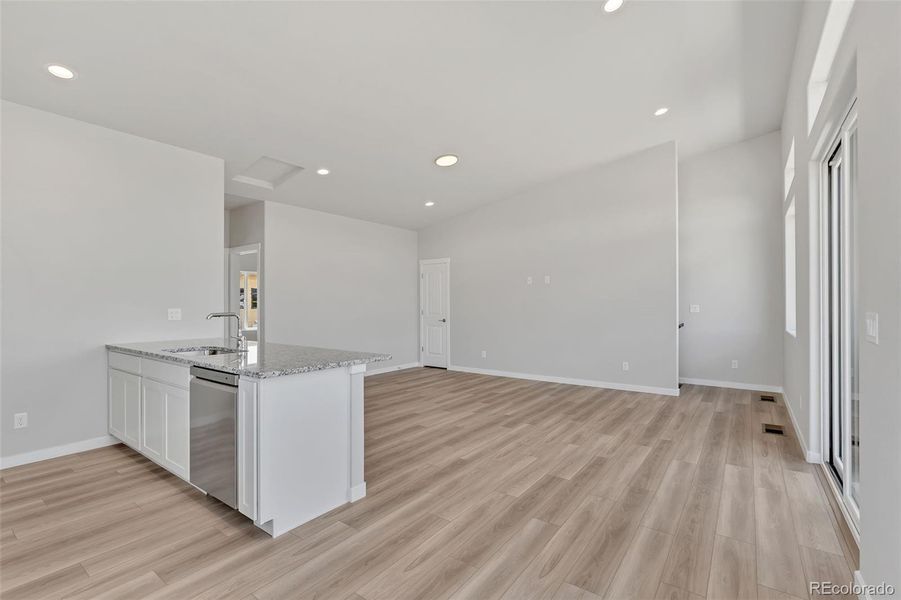 Spacious, unfurnished interior of a new home in , Monument (Image 12).